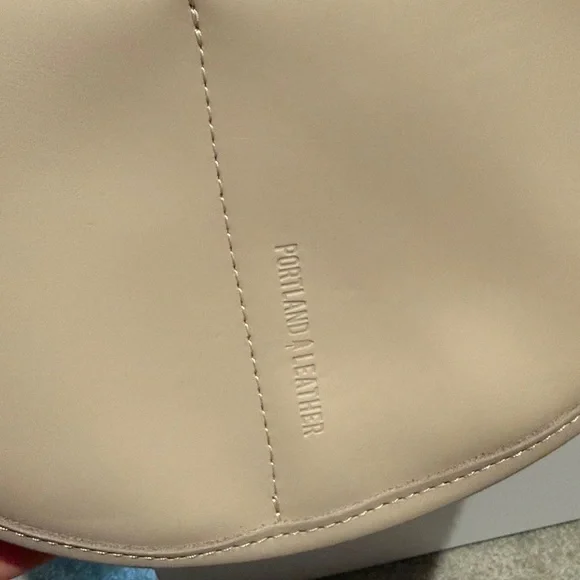 Portland Leather, Koala Sling Bag, Medium, Bon - Picture 6 of 8